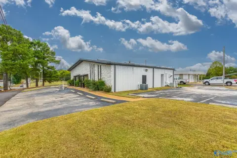 Versatile Commercial Building in Florence