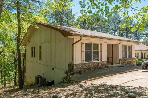Furnished End-Unit Townhome