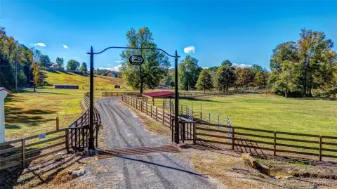 Equestrian Estate Near Pursell Farms
