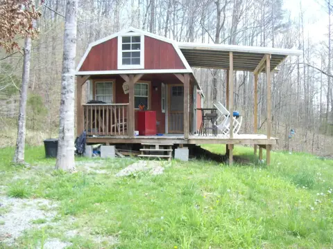 Sneedville Mountain Land with Barn