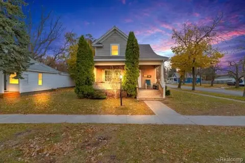 Cape Cod Duplex in Port Huron