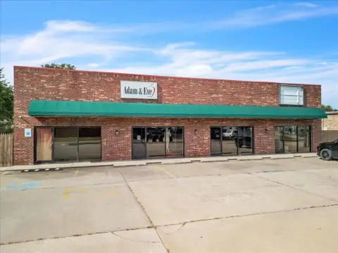 Renovated Retail/Office Building For Sale
