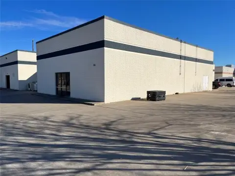 Commercial Unit For Lease