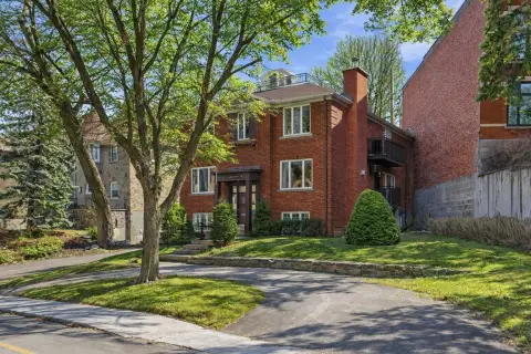 Renovated Duplex with Rooftop Terrace