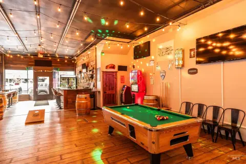 Renovated Downtown Orofino Commercial Building