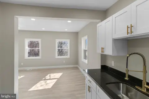 Renovated Duplex: Turnkey Investment Opportunity