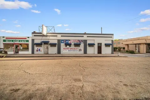 Bar and Courtyard Restaurant Building