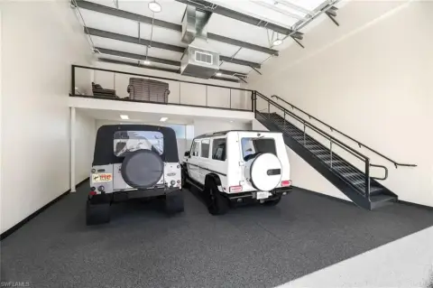 Versatile Garage Space in Commercial Complex