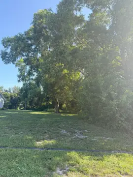 Port Saint Lucie Partially Cleared Lot