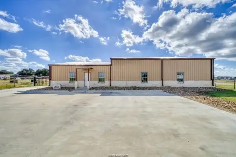Bryan, TX Warehouse with Office