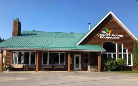 Year-Round Outfitter Hunting Land