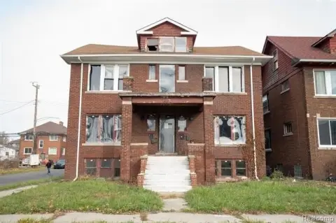Detroit Quadruplex: Renovation Opportunity
