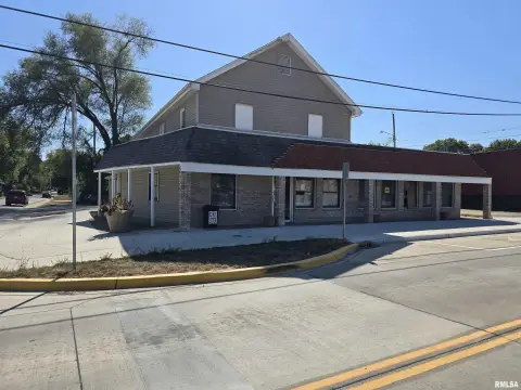 Pekin Corner Lot with Visibility