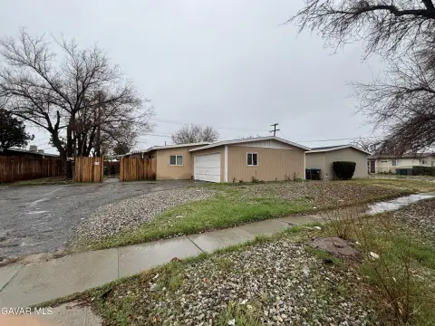 Lancaster Duplex: Investment Opportunity