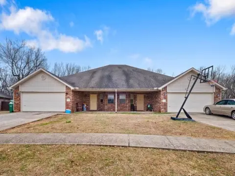 Spacious Duplex in Farmington, AR