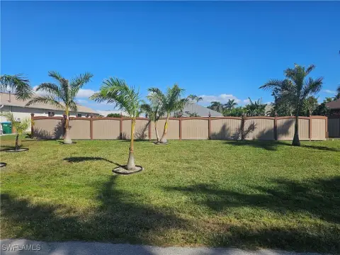 Residential Land in Cape Coral