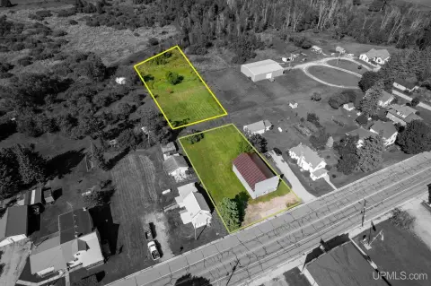 Land with Large Garage in Perkins