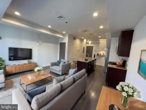 3-Unit Bi-Level Apartment Building