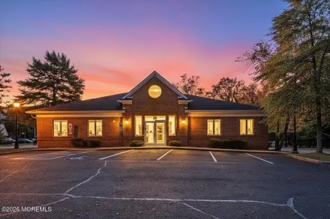 Oakhurst Prime Corner Office Building