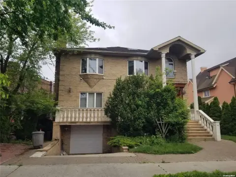 Flushing Duplex with Custom Build