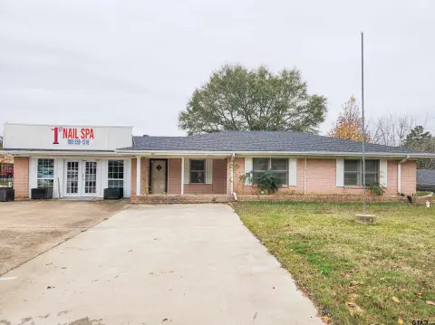 Remodeled Nail Salon Property