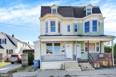 2-Unit Duplex with Balcony