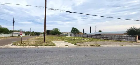 Residential Land in Zapata, TX