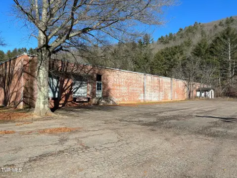 Mountain City Commercial Building For Sale