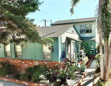 Duplex with Townhouse-Style Rear Unit