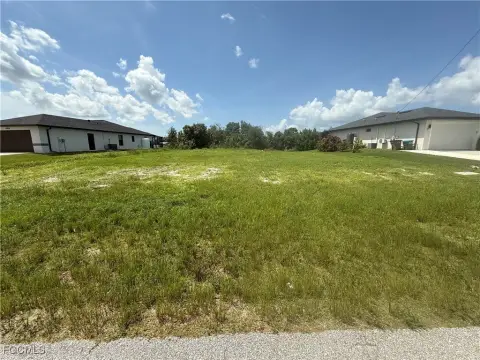 Waterfront Lot in Cape Coral