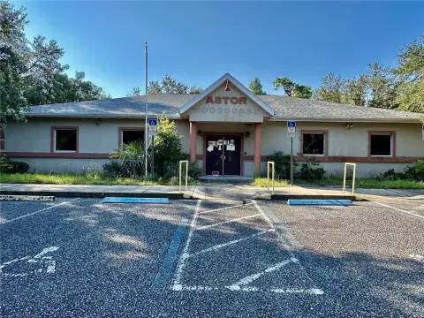 Versatile Building in ASTOR, FL