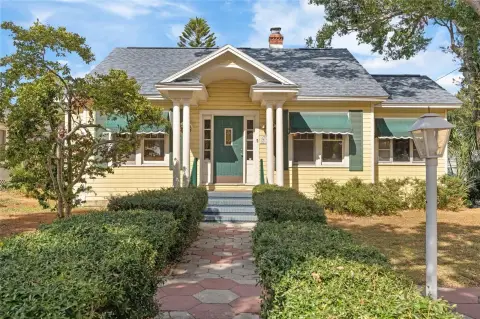 St. Petersburg Triplex Opportunity