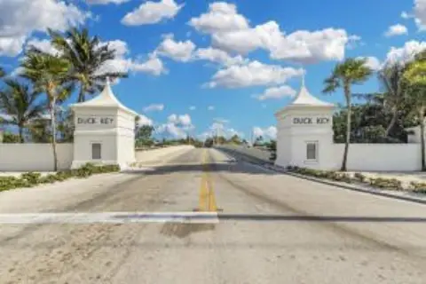 Oversized Vacant Land in Duck Key