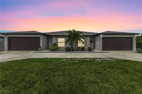 Cape Coral Duplex: Modern Investment