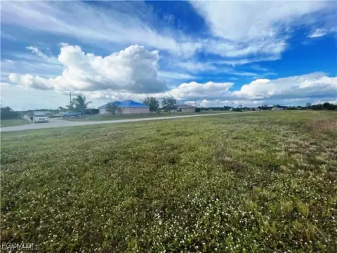 Cape Coral Buildable Freshwater Lot