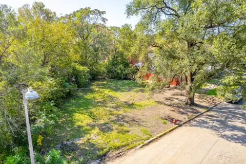 Oversized Corner Lot in Chicago