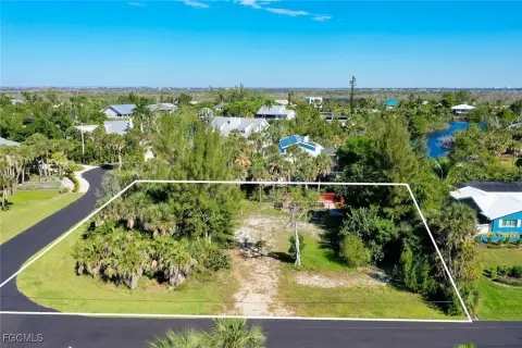 Sanibel Corner Lot with Pool