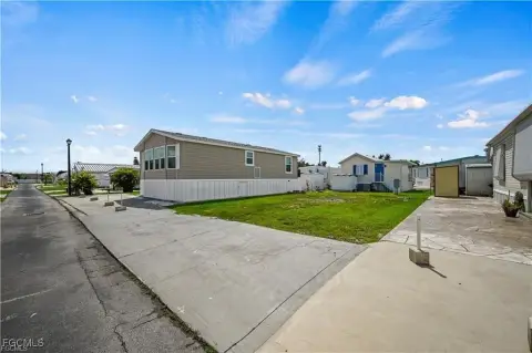 Land in Holiday Condo