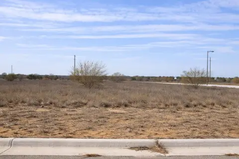 Commercial Land in Cotulla, TX