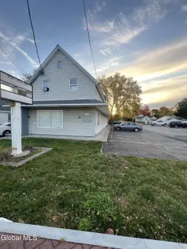 Commercial Space on Hamburg Street