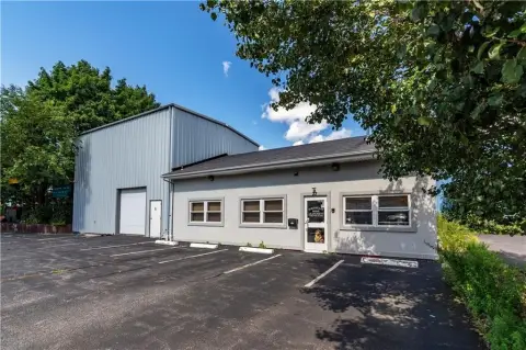 Commercial Property with Warehouse/Workshop