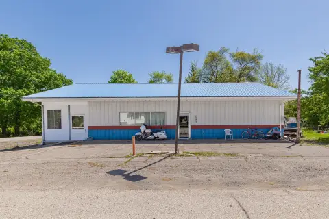 Versatile Commercial and Residential Space