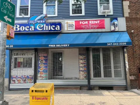 Retail Storefront with 19-Foot Ceilings