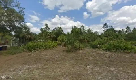 Half-Acre Lot in Alva, Florida
