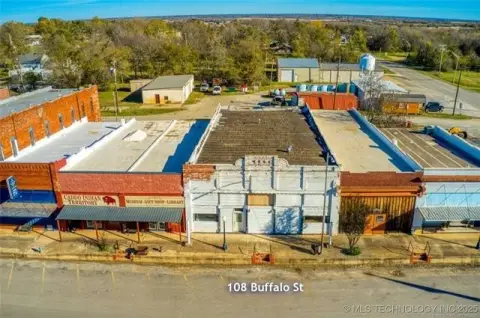 Spacious Commercial Building in Caddo