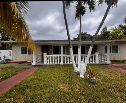 Dade City Duplex on Large Lot