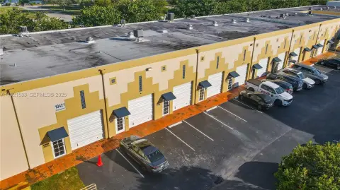 Doral Office/Warehouse Space For Sale