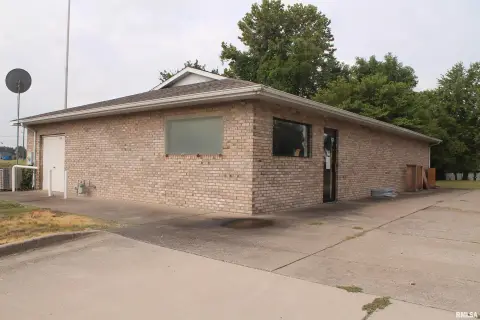 Carterville Commercial Building on Division