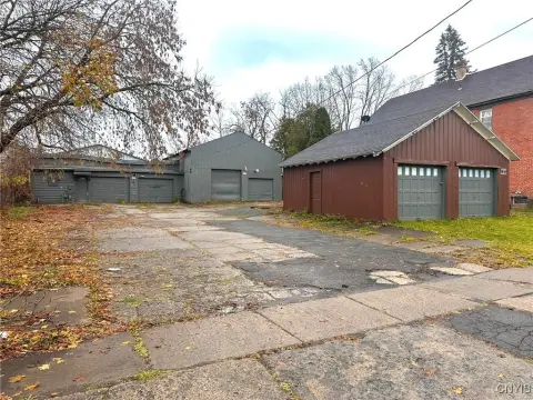 Commercial Building in Utica, NY