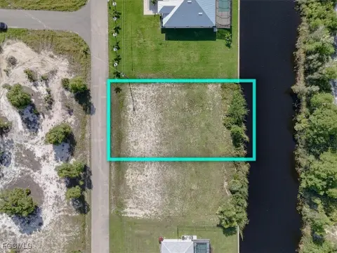 Waterfront Lot in Cape Coral